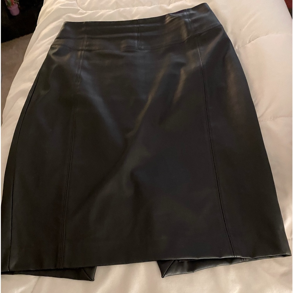 Gorgeous black leather pencil skirt 🖤
